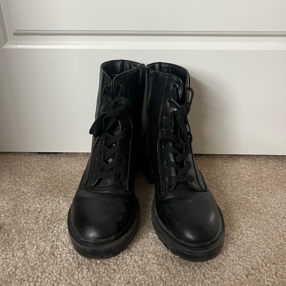 Universal Thread Women’s Black Brie Faux Leather Combat Platform Boots - Picture 9 of 16